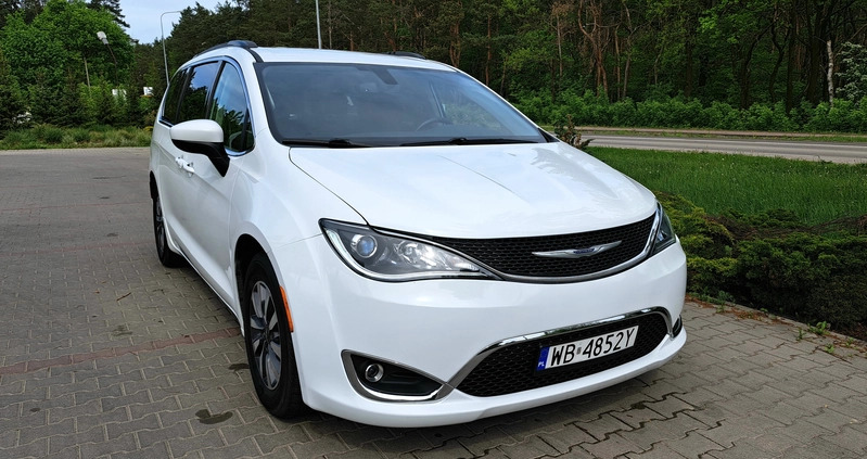 Chrysler Pacifica cena 99999 przebieg: 133000, rok produkcji 2020 z Warszawa małe 704